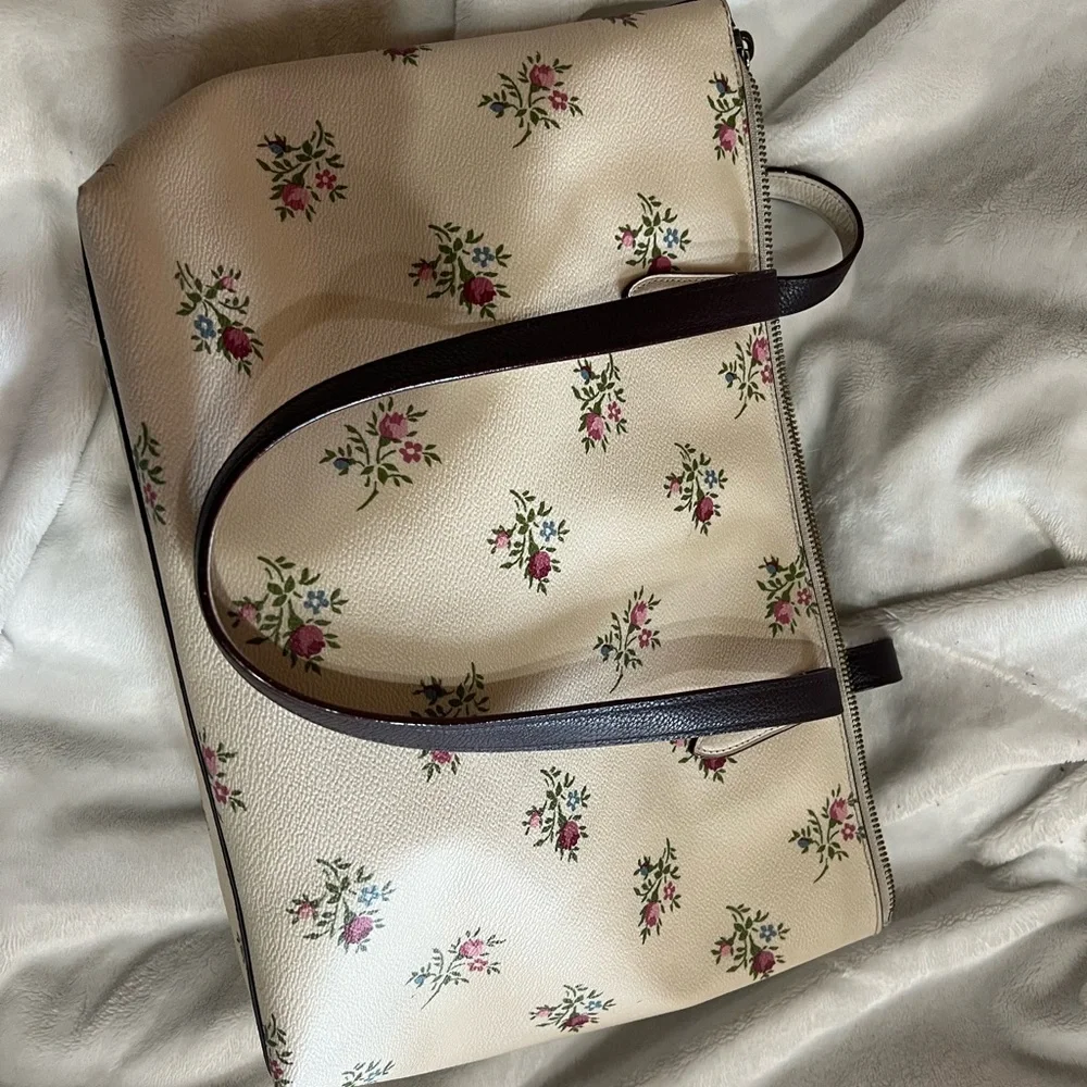 Taylor Cross Stitch Floral Print Small Tote! Perfect to travel - Picture 3 of 6